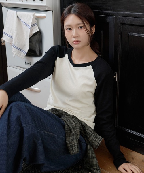 UNE MANSION（ユヌマンション）の「【2026AW新作アイテム】バイカラーベーシックシルエットTシャツカットソー（Tシャツ/カットソー・レディース・レッド/スカイブルー/ブラック・FREE）」の8枚目の写真