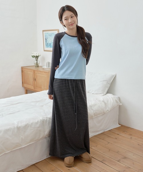 UNE MANSION（ユヌマンション）の「【2026AW新作アイテム】バイカラーベーシックシルエットTシャツカットソー（Tシャツ/カットソー・レディース・レッド/スカイブルー/ブラック・FREE）」の11枚目の写真