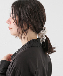 journal standard L'essage（ジャーナルスタンダードレサージュ）の「AENEIS/エネス Nostalgia Flowers Silk Scrunchie シュシュ（その他ヘアアクセサリー・レディース）」