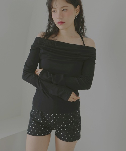 Mili affinity(ミリアフィニティー)の「レイヤードオフショルロングスリーブTシャツ(Tシャツ/カットソー・レディース・ブラック/ブラウン/オフホワイト・FREE)」の6枚目の写真