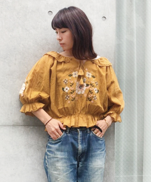 mysty woman（ミスティウーマン）の「コットンボイル刺繍入りスモッグブラウス（シャツ/ブラウス・レディース・ブラック/イエロー系その他/オフホワイト・FREE）」の3枚目の写真