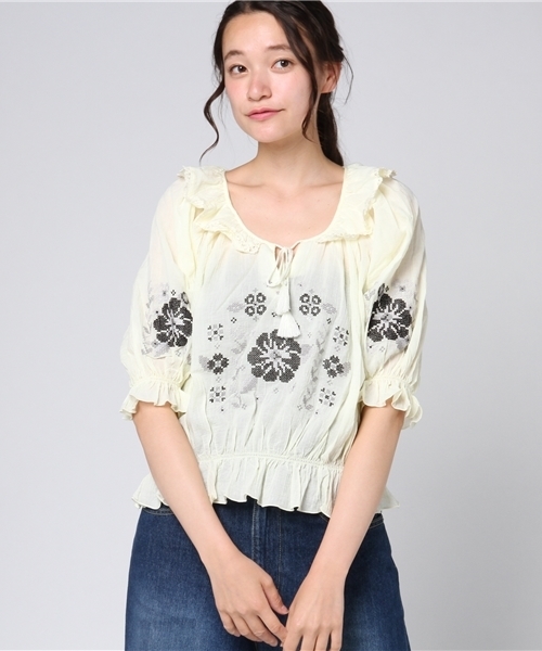 mysty woman（ミスティウーマン）の「コットンボイル刺繍入りスモッグブラウス（シャツ/ブラウス・レディース・ブラック/イエロー系その他/オフホワイト・FREE）」の13枚目の写真