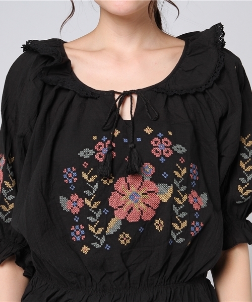 mysty woman（ミスティウーマン）の「コットンボイル刺繍入りスモッグブラウス（シャツ/ブラウス・レディース・ブラック/イエロー系その他/オフホワイト・FREE）」の6枚目の写真