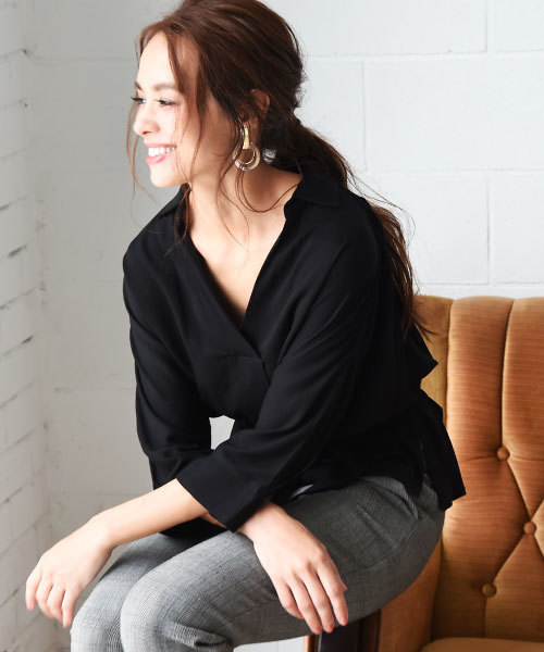 Luz Llena(ラズレナ)の「サッシュベルト付きドルマンスキッパーシャツ(シャツ/ブラウス・レディース・ブラック/キャメル・MEDIUM)」の6枚目の写真