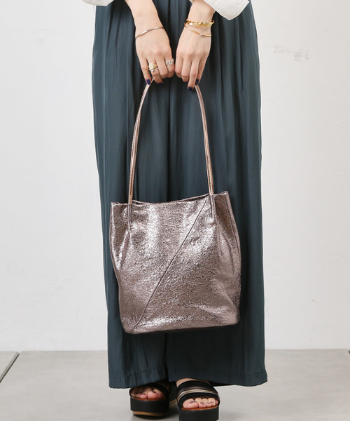 PAPILLONNER（パピヨネ）の「シープメタリックトート（ショルダーバッグ・レディース・シルバー/ブロンズ・FREE）」の10枚目の写真