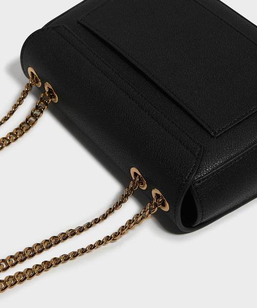 CHARLES & KEITH(チャールズ & キース)の「クラシックプッシュロッククロスボディバッグ / CLASSIC PUSH-LOCK CROSSBODY BAG(ショルダーバッグ・レディース・ブラック/ライトピンク/レンガ・S)」の6枚目の写真