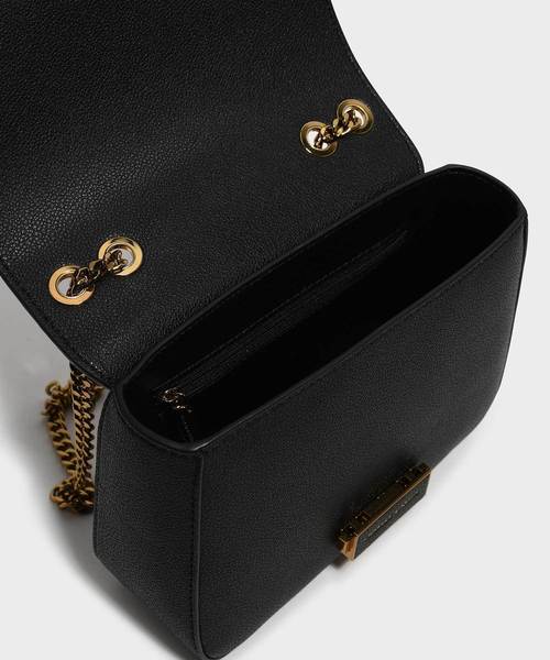   プッシュロック開封 クロスボディバッグ CHARLES & KEITH（チャールズ & キース）の「クラシックボクシー