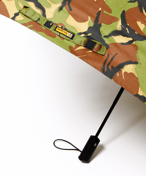 SILAS（サイラス）の「SILAS Snugpak FOLDING UMBRELLA（折りたたみ傘・メンズ・カモフラージュ・ONE SIZE）」の3枚目の写真