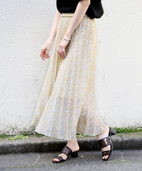 LOWRYS FARM(ローリーズファーム)の「単色ハナプリーツスカート 832773(スカート・レディース・ベージュ/ネイビー/ブルー・FREE)」の1枚目の写真