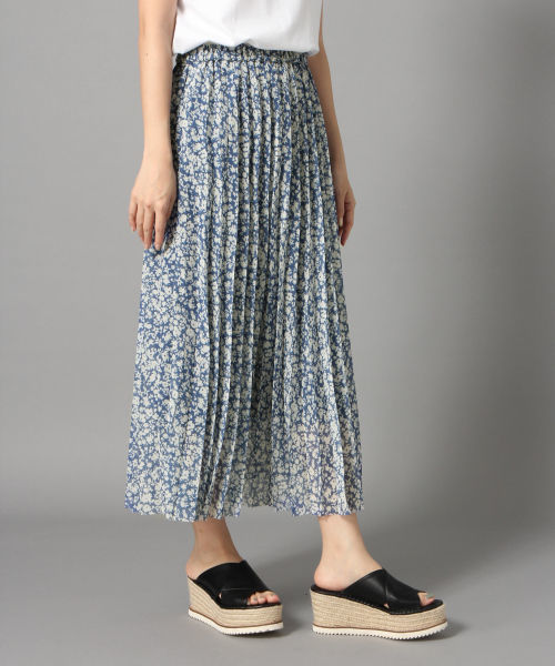 LOWRYS FARM(ローリーズファーム)の「単色ハナプリーツスカート 832773(スカート・レディース・ベージュ/ネイビー/ブルー・FREE)」の3枚目の写真