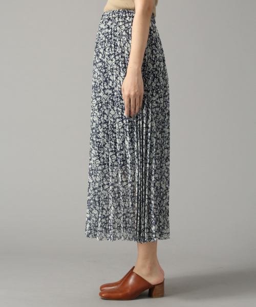 LOWRYS FARM(ローリーズファーム)の「単色ハナプリーツスカート 832773(スカート・レディース・ベージュ/ネイビー/ブルー・FREE)」の5枚目の写真