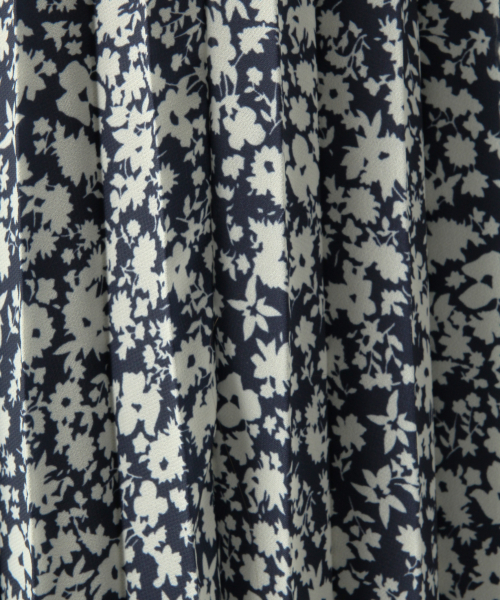 LOWRYS FARM(ローリーズファーム)の「単色ハナプリーツスカート 832773(スカート・レディース・ベージュ/ネイビー/ブルー・FREE)」の9枚目の写真