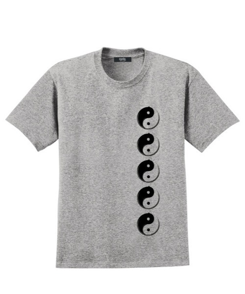 Port(ポート)の「【 eyedy / アイディー 】YIN-YANG プリント Tシャツ(Tシャツ/カットソー・メンズ・マルーン/グレー・XXL/M/XL/L)」の3枚目の写真