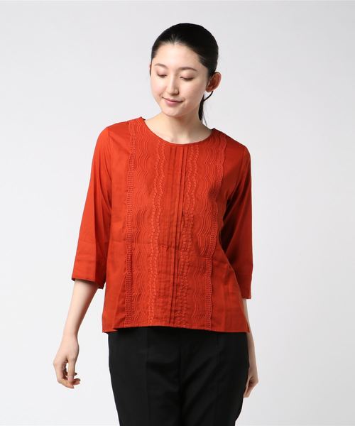 Petit Honfleur（プチオンフルール）の「スカラップ刺しゅうブラウス（シャツ/ブラウス・レディース・ホワイト/ネイビー/オレンジ・11号/9号/13号）」の14枚目の写真