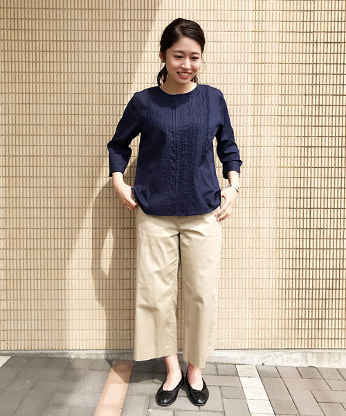 Petit Honfleur（プチオンフルール）の「スカラップ刺しゅうブラウス（シャツ/ブラウス・レディース・ホワイト/ネイビー/オレンジ・11号/9号/13号）」の12枚目の写真