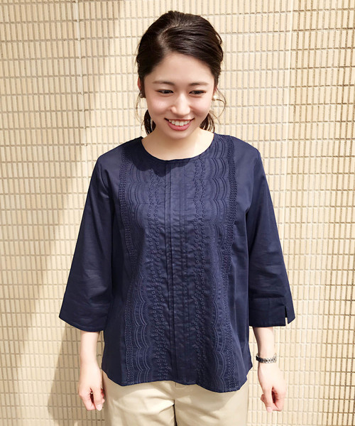 Petit Honfleur（プチオンフルール）の「スカラップ刺しゅうブラウス（シャツ/ブラウス・レディース・ホワイト/ネイビー/オレンジ・11号/9号/13号）」の19枚目の写真