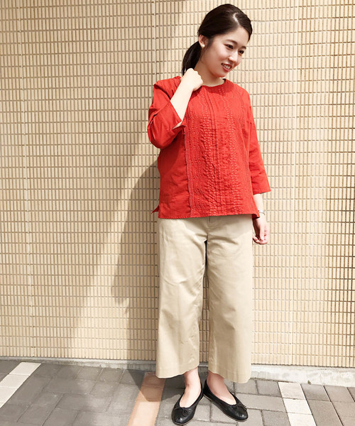 Petit Honfleur（プチオンフルール）の「スカラップ刺しゅうブラウス（シャツ/ブラウス・レディース・ホワイト/ネイビー/オレンジ・11号/9号/13号）」の22枚目の写真