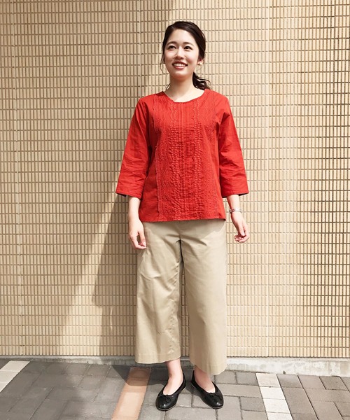 Petit Honfleur（プチオンフルール）の「スカラップ刺しゅうブラウス（シャツ/ブラウス・レディース・ホワイト/ネイビー/オレンジ・11号/9号/13号）」の17枚目の写真