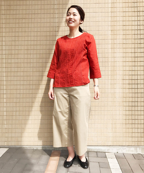 Petit Honfleur（プチオンフルール）の「スカラップ刺しゅうブラウス（シャツ/ブラウス・レディース・ホワイト/ネイビー/オレンジ・11号/9号/13号）」の21枚目の写真