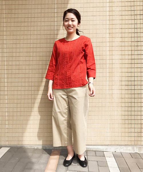 Petit Honfleur（プチオンフルール）の「スカラップ刺しゅうブラウス（シャツ/ブラウス・レディース・ホワイト/ネイビー/オレンジ・11号/9号/13号）」の15枚目の写真