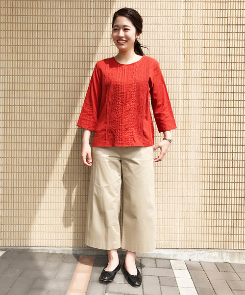 Petit Honfleur（プチオンフルール）の「スカラップ刺しゅうブラウス（シャツ/ブラウス・レディース・ホワイト/ネイビー/オレンジ・11号/9号/13号）」の13枚目の写真