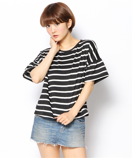 Kastane（カスタネ）の「【Kastane】袖フレアーボーダーTOPS（Tシャツ/カットソー・レディース・ブラック/レッド/グレー/ホワイト・FREE）」の2枚目の写真