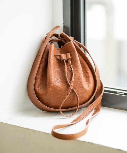 LOWRYS FARM(ローリーズファーム)の「2WAYスクイーズショルダー 854635(ショルダーバッグ・レディース・ブラック/ブラウン・FREE)」の1枚目の写真