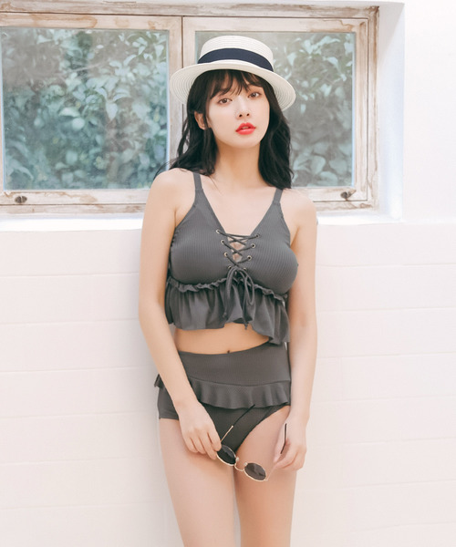 Dita（ディータ）の「【3点セット】ショートパンツ付き編み上げフリルトップスビキニセット【RT】（水着・レディース・ブラック/テラコッタ/カーキ・M/L/XL）」の9枚目の写真