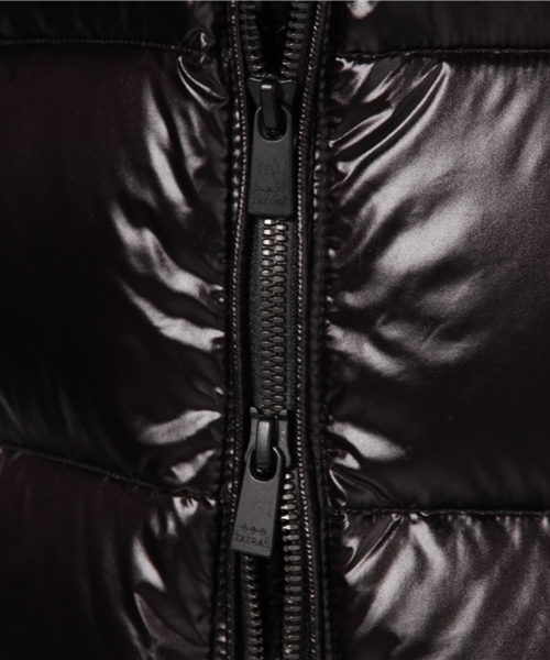 TATRAS(タトラス)の「TATRAS ダウンベスト(POSEIDONE)(ダウンベスト・メンズ・ブラック/オリーブ/レッド・3/2)」の11枚目の写真