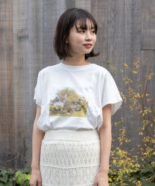 flower(フラワー)の「ノスタルジープリントTシャツ(Tシャツ/カットソー・レディース・ホワイト/ブルー・FREE)」の2枚目の写真