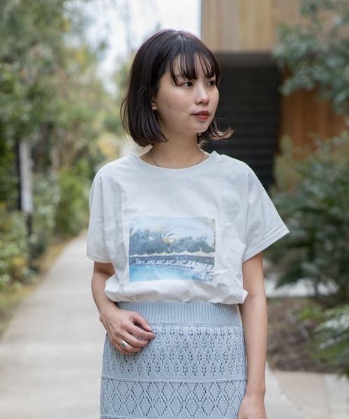 flower(フラワー)の「ノスタルジープリントTシャツ(Tシャツ/カットソー・レディース・ホワイト/ブルー・FREE)」の1枚目の写真