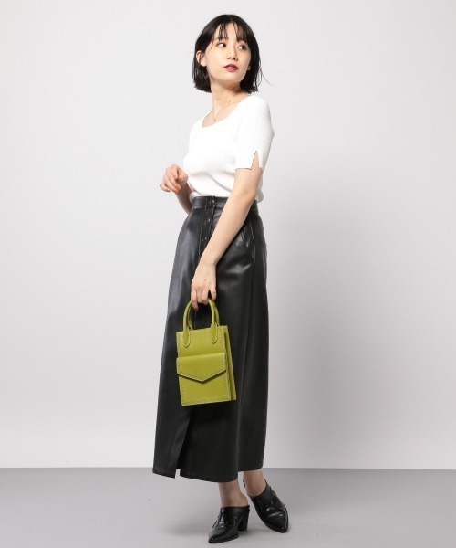 PAGEBOY（ページボーイ）の「スクエアショートスリーブリブニット（ニット/セーター・レディース・ブラック/オフホワイト/レッド系その他/グレイッシュベージュ・FREE）」の8枚目の写真