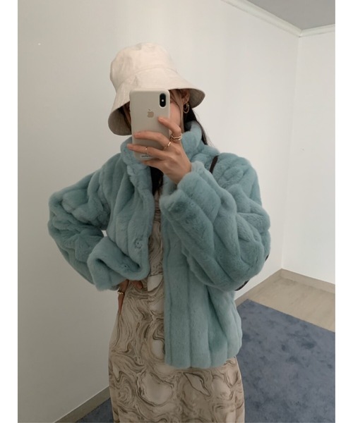 Jewelobe（ジュエローブ）の「エコファー針抜きストライプショートブルゾン（ブルゾン・レディース・ベージュ/ブルー/パープル/ピンク/アイボリー・FREE）」の4枚目の写真