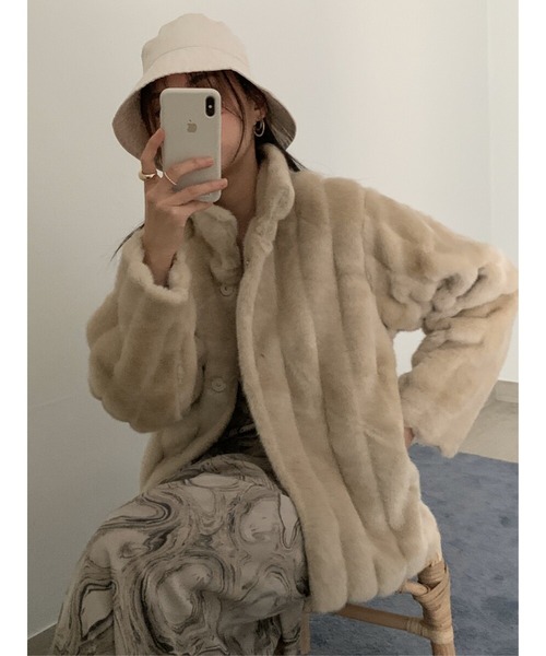 Jewelobe（ジュエローブ）の「エコファー針抜きストライプショートブルゾン（ブルゾン・レディース・ベージュ/ブルー/パープル/ピンク/アイボリー・FREE）」の9枚目の写真