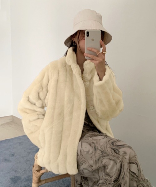 Jewelobe（ジュエローブ）の「エコファー針抜きストライプショートブルゾン（ブルゾン・レディース・ベージュ/ブルー/パープル/ピンク/アイボリー・FREE）」の18枚目の写真