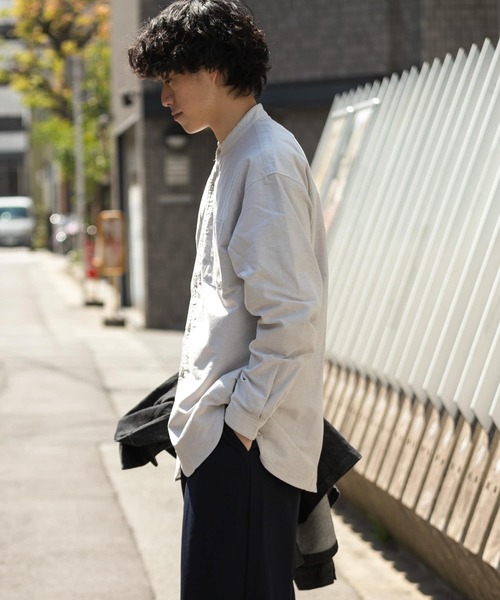 ITEMS URBANRESEARCH（アイテムズ アーバンリサーチ）の「オックスバンドカラーシャツ（シャツ/ブラウス・メンズ・ライトブルー/グレー/オフホワイト・MEDIUM/LARGE）」の15枚目の写真