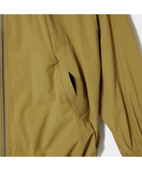 AIGLE（エーグル）の「撥水 ノーカラー ブルゾン（ノーカラージャケット・レディース・ブラック/モスグリーン・40/38/36）」の10枚目の写真