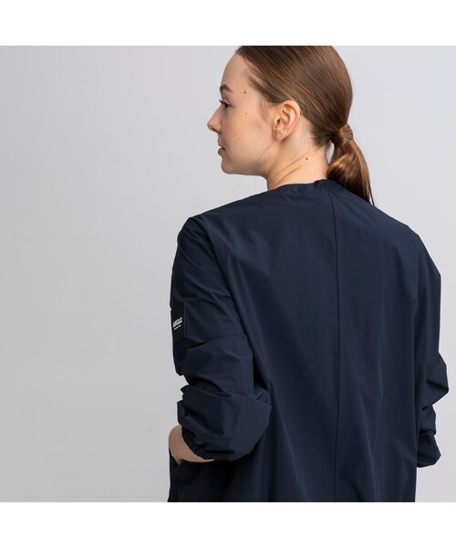 AIGLE（エーグル）の「撥水 ノーカラー ブルゾン（ノーカラージャケット・レディース・ブラック/モスグリーン・40/38/36）」の14枚目の写真