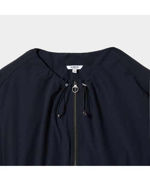 AIGLE（エーグル）の「撥水 ノーカラー ブルゾン（ノーカラージャケット・レディース・ブラック/モスグリーン・40/38/36）」の17枚目の写真