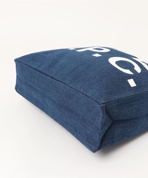 A.P.C.（アーペーセー）の「TOTE A.P.C CAFE（トートバッグ・メンズ・インディゴブルー・ONESIZE）」の4枚目の写真