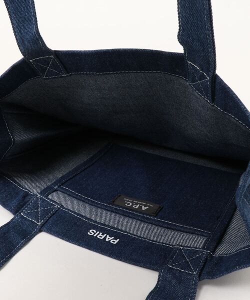A.P.C.（アーペーセー）の「TOTE A.P.C CAFE（トートバッグ・メンズ・インディゴブルー・ONESIZE）」の3枚目の写真