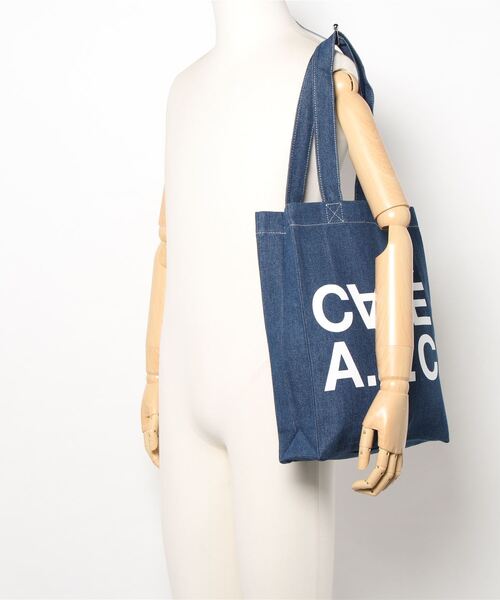 A.P.C.（アーペーセー）の「TOTE A.P.C CAFE（トートバッグ・メンズ・インディゴブルー・ONESIZE）」の5枚目の写真
