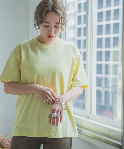 ITEMS URBANRESEARCH(アイテムズ アーバンリサーチ)の「ルーズ半袖Tシャツ(Tシャツ/カットソー・レディース・オフホワイト/イエロー/スミクロ/モカ・FREE)」の16枚目の写真