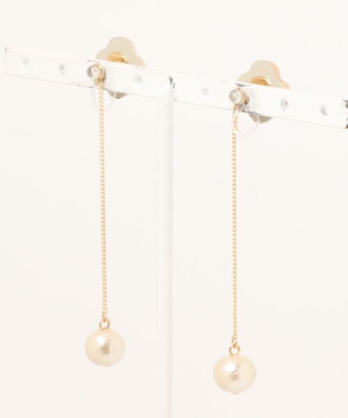 tone（トーン）の「【Mee】フラワーイヤリング × 揺れるコットンパール(MA)（イヤリング・レディース・ホワイト/ブラック・FREE）」の6枚目の写真