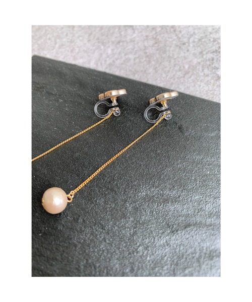 tone（トーン）の「【Mee】フラワーイヤリング × 揺れるコットンパール(MA)（イヤリング・レディース・ホワイト/ブラック・FREE）」の5枚目の写真