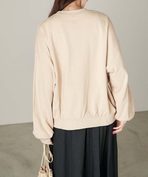Chaco closet(チャコ クローゼット)の「"NEWYORK"カレッジロゴ風ボリュームスリーブスウェット(スウェット・レディース・ベージュ/ネイビー/カーキ・FREE)」の6枚目の写真