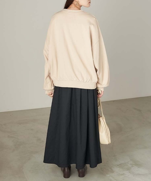 Chaco closet(チャコ クローゼット)の「"NEWYORK"カレッジロゴ風ボリュームスリーブスウェット(スウェット・レディース・ベージュ/ネイビー/カーキ・FREE)」の8枚目の写真
