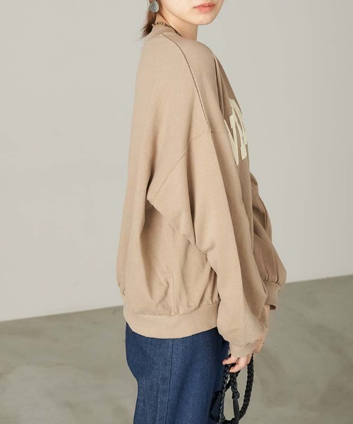 Chaco closet(チャコ クローゼット)の「"NEWYORK"カレッジロゴ風ボリュームスリーブスウェット(スウェット・レディース・ベージュ/ネイビー/カーキ・FREE)」の10枚目の写真