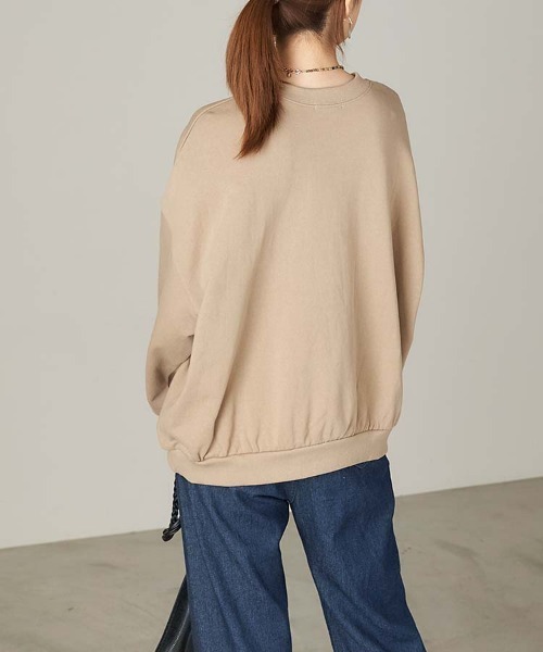 Chaco closet(チャコ クローゼット)の「"NEWYORK"カレッジロゴ風ボリュームスリーブスウェット(スウェット・レディース・ベージュ/ネイビー/カーキ・FREE)」の11枚目の写真
