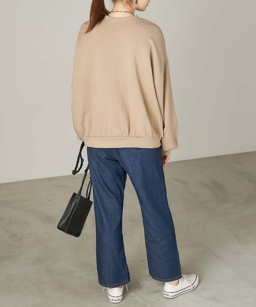 Chaco closet(チャコ クローゼット)の「"NEWYORK"カレッジロゴ風ボリュームスリーブスウェット(スウェット・レディース・ベージュ/ネイビー/カーキ・FREE)」の13枚目の写真